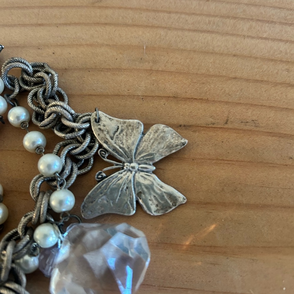 Lenora Dame Vintage Silver Tone Triple Layered Faux Pearl Locket Necklace 18" - Picture 5 of 8